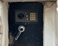 Imagen de una caja fuerte hallada en la casa de alias Fito.