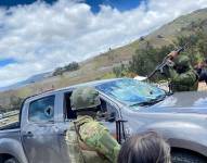 Al menos ocho vehículos fueron atacados, entre esos el carro blindado del jefe de Estado.