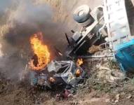 El conductor de una volqueta murió tras caer por un barranco de 300 metros en Catamayo, Loja.