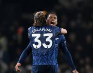 Gabriel Magalhães y Calafiori celebran la victoria del Arsenal contra el Fulham por la octava jornada de la Premier League