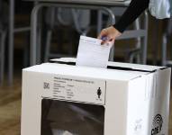 Mercados internacionales reaccionan con cautela tras el resultado electoral en Ecuador