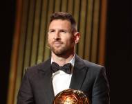 El jugador del Inter Miami, Lionel Messi, posa con su octavo Balón de Oro