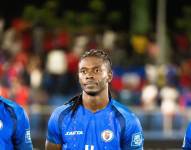 Ricardo Adé en un partido con la selección de Haití