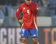 Alexander Aravena de Chile reacciona este jueves, durante un partido de las Eliminatorias Sudamericanas para el Mundial de 2026