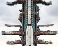 El satélite NISAR de la NASA, en su plataforma de despegue