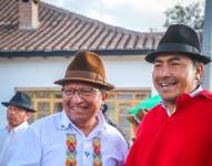 Guillermo Churuchumbi junto a Leonidas Iza