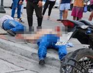 2 presuntos ladrones resultan heridos tras recibir un balazo y caer de una moto, en Sauces
