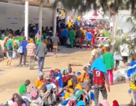 Migrantes africanos reunidos en los refugios