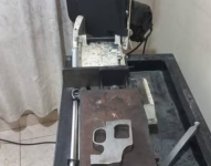 Un torno y una máquina cortadora fueron hallados en una vivienda de dos pisos ubicada en el sector de Paquisha.