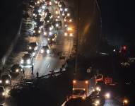 La congestión vehicular por la caída de un árbol en la av. Mariscal Sucre.