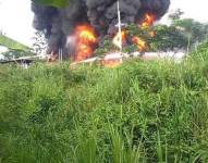 Imagen del incendio en la fábrica.