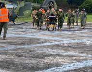 Un militar fallecido, cinco heridos y cinco policías heridos tras ataque de manifestantes a un convoy militar.