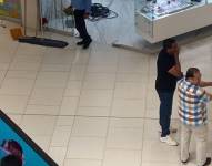 Imagen del asalto en un centro comercial.
