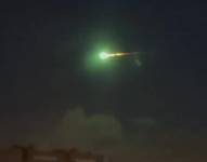 Destello verde en el cielo de Moscú durante temporada de meteoros.