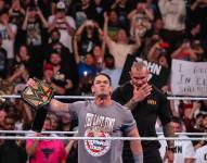 John Cena y Randy Orton combaten por el título de la WWE.