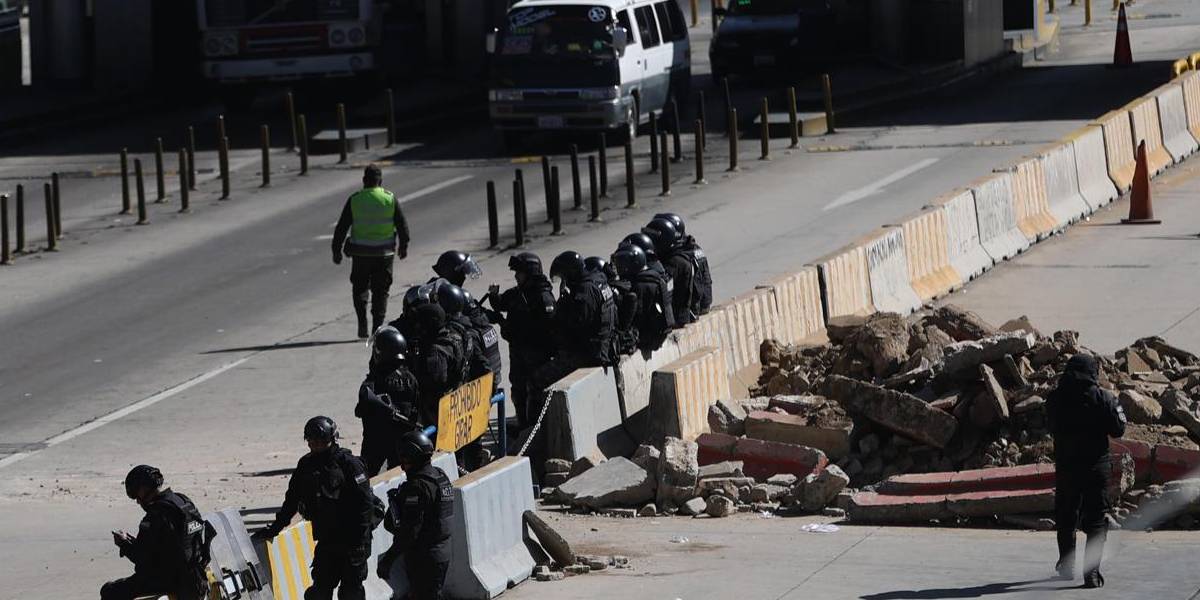 Tres claves para entender la crisis política y económica detrás del intento de golpe de Estado denunciado por el presidente de Bolivia