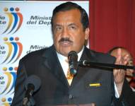 Según la Fiscalía entre 2007 y 2008 en el gobierno de Rafael Correa, como parte del proyecto de masificación deportiva entregó contratos de forma arbitraria beneficiado a terceros.