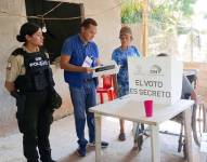 El voto en casa se desarrolló con el apoyo de la Policía Nacional y Fuerzas Armadas.