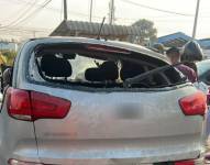 Foto del auto en el que fue asesinado Javier Bolaños, director financiero del Municipio de Durán.