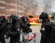 Agentes de la Policía de Francia en las protestas contra la violencia policial.