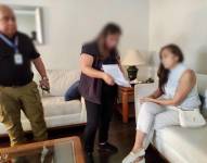 Momento en que la general, en servicio pasivo, es detenida por las autoridades.