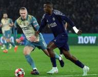 Willian Pacho, figura defensiva del PSG.