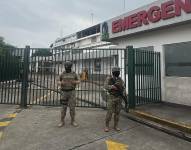 Fotografía de archivo de militares en el Hospital del IESS, Teodoro Maldonado Carbo.