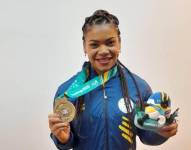 Angie Palacios con la primera medalla de oro para Ecuador.