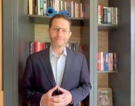 Mauricio Rodas Espinel durante el video con el que respondió al alcalde de Quito, Pabel Muñoz López.