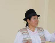 Cecilia Velasque en una reunión de Pachakutik