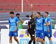 Jugadores de Macará celebrando la goleada.