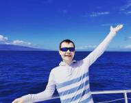 Adam Kotas en un bote.