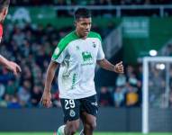 Jeremy Arévalo en un partido con el Racing de Santander