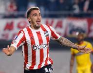 El delantero argentino, Mauro Méndez, celebra el gol que le convirtió a Barcelona Sporting Club