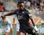John Yeboah en el partido del Venezia contra Frosinone por la Serie B del fútbol italiano