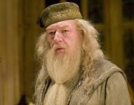 Michael Gambon mientras interpreta a Dumbledore en Harry Potter.