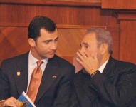 El entonces príncipe de España, Felipe de Borbón, junto al exmandatario cubano Fidel Castro, en 2003.