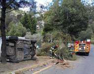 El 22 de octubre, un carro se volcó en la intersección de la Simón Bolívar y la autopista General Rumiñahui.