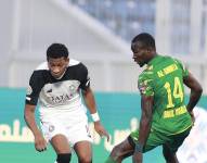 Gonzalo Plata intenta eludir a un defensor