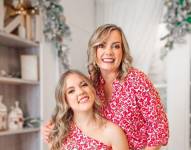 Fotografía de la presentadora Ursula Strenge junto a su hija Camila