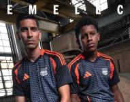Jugadores de Emelec presentan su nueva camiseta alterna