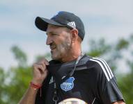 El entrenador de Emelec, Guillermo Duró, durante un entrenamiento