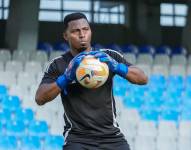 Portero de Emelec, Pedro Ortiz, en un entrenamiento