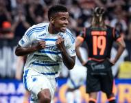 Keny Arroyo celebra uno de sus goles contra Corinthians por la semifinal de la Copa de Brasil