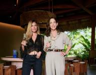 Karol G junto a Bertha González.