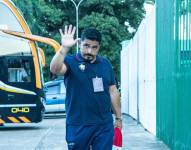 El entrenador de El Nacional, Omar Asad, llegando a un entrenamiento