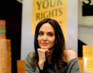 Angelina Jolie durante la firma de libros Know your Rights.