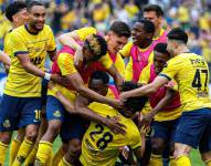 Jugadores del Unión Saint-Gilloise celebran el gol ante Royal Antwerp