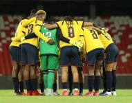Jugadoras de la selección femenina de Ecuador previo a un partido amistoso contra Guatemala
