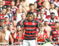 Gonzalo Plata fue criticado por los hinchas del Flamengo por salir de fiesta durante su día libre en Brasil.